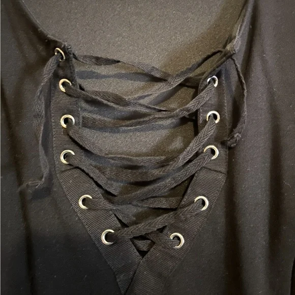 Forever 21 Black Lace-Up Plus Size Women's Crop Top - Picture 3 of 4